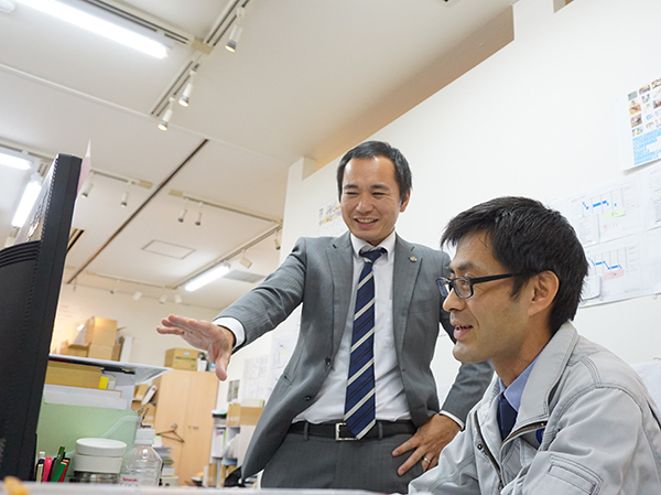 求人誌に載っている人たちが、いい笑顔だったから。