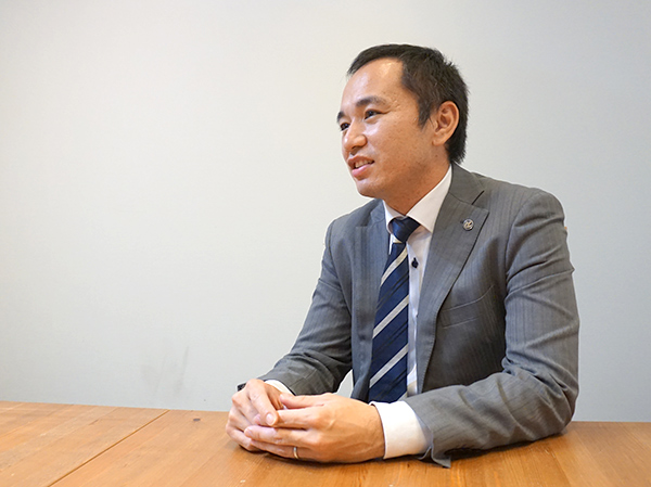 自分で全部やってしまうこと、かもしれません。