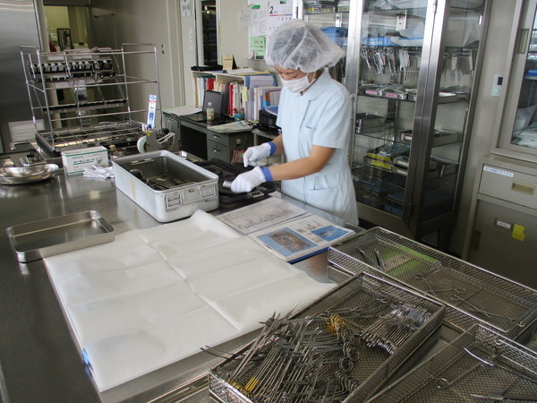 【市立旭川病院】■無資格ＯＫ！未経験歓迎■旭川市・医療器具洗浄・滅菌スタッフ／契約社員■コツコツ作業■年間休日125日！完全週休二日制！土日祝休み！交通費全額支給★マイカー通勤可