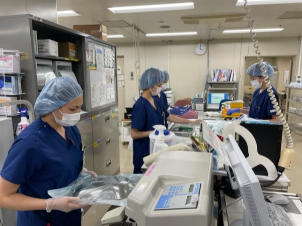 【札幌厚生病院】★苗穂駅徒歩10分★　■無資格ＯＫ！学歴不問！経験不問、未経験歓迎■札幌市中央区・医療器具洗浄・滅菌スタッフ／契約社員■コツコツ作業■年間休日125日！完全週休二日制！土日祝休み！交通費全額支給