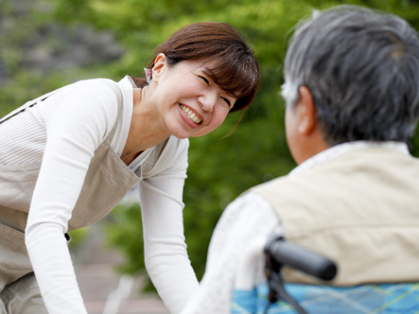 【本宮市・訪問介護・ホームヘルパー・パート・アルバイト】介護福祉士・介護初任者研修修了！高時給1300～1400円/昇給あり/賞与年2回/1日2ｈ＆週2日～/残業なし★施設見学可★本宮駅徒歩4分★マイカー通勤可！駐車場無料