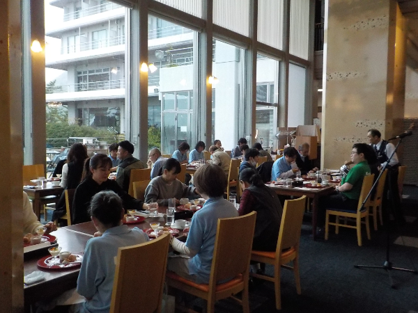 懇親会で食事会も開催します