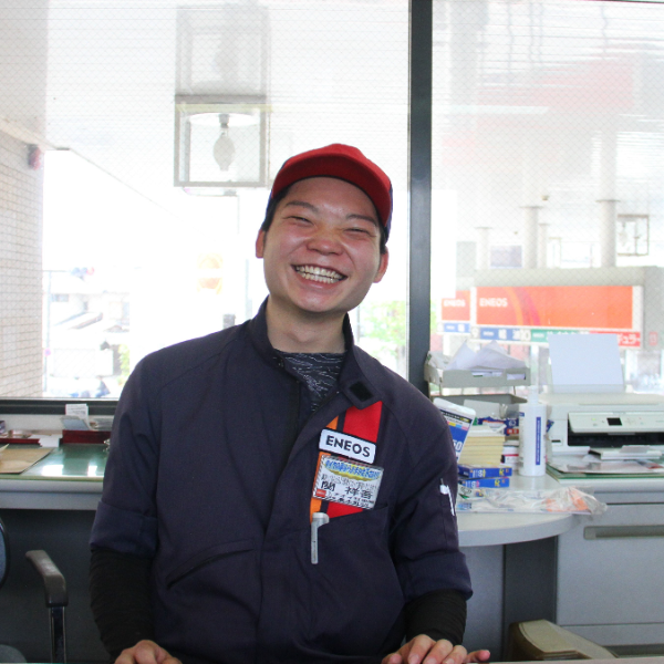 20代　ガソリンスタンド/ビシバシ仕事！でも普段は和気あいあい(笑)