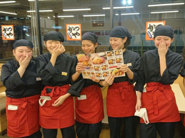 株式会社システム企画は『かつや』『銀のさら』の2ブランドのFC店舗を展開するフランチャイジーです。