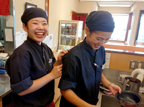 《制度》シフトは1～2週間毎のシフト自己申告制です。