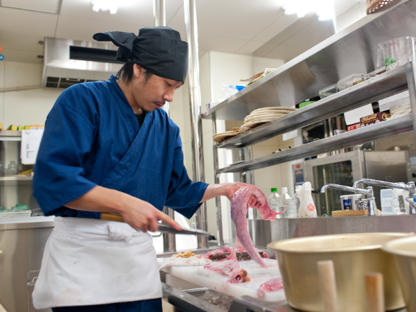 【調理】和食・洋食不問/未経験〜シニアOK/1日8組の静かなリゾートホテル【就職相談会・職場見学もOK】