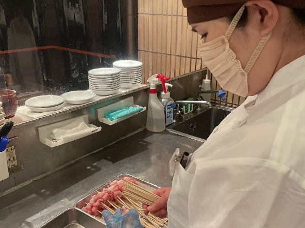 飲食業界で長年働いてきた中で最初は社員になることに抵抗があったそうですが、どんな環境だったのですか？