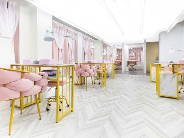  【正社員】トップネイリスト募集／ミナミの中心で通勤便利