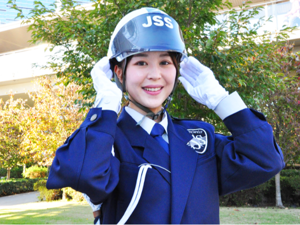 現場がたった2時間で終了しても給与は13,000円保証！吹きさらしの屋外の現場なのに、なぜか「俺はこの現場しか入らないヨ！」なんて我儘を言う隊員さんが続出！その人気の秘密は如何に！？