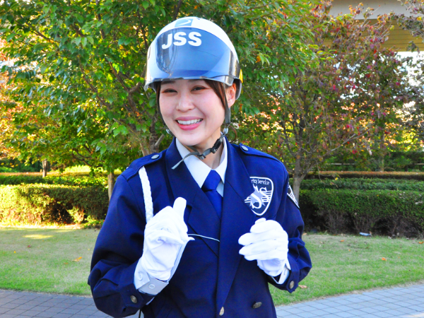 【誘導 STAFF】住宅地の戸建て現場で車輛や歩行者の誘導をするお仕事！犯罪を未然に防ぐ抑止にもなっています！シフトは自己申告制だから自分の都合に合わせて働けます！日給1万3,000円！週払いOK！即面接～即採用のスピード感！