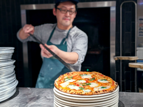 大好きな専門的なレストランの仕事を長く続けたい方へ~ 経験者優遇♪未経験歓迎♪これから盛り上がる台場エリア!本格イタリアンのキッチンスタッフ 月給26万円~★料理長も目指せる ★賞与・昇給あり ★無料まかないあり ★交通費全額支給 ★家族手当あり ★週休2日