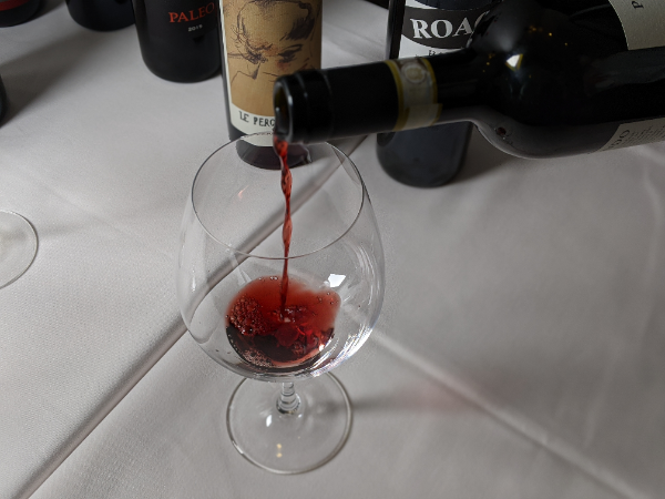 浜松町にあるひときわ賑わうイタリアワイン専門店レストランにてサービスマネージャー募集 ★月収29万~ ★昇給・賞与あり ★まかないあり ★交通費全額支給 ★家族手当あり ★ソムリエ資格保持手当1万5千円