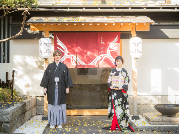 結婚式場の介添えスタッフ　婚礼/挙式/パーティサポートスタッフ　　土日祝日のみの勤務 / WワークO.K. / 扶養範囲内勤務O.K. / シニア活躍中 / 人生経験を活かせる仕事 / 車通勤O.K. /　エルムガーデン