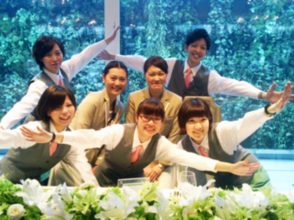 サービススタッフも含めチームで業務を
行っています