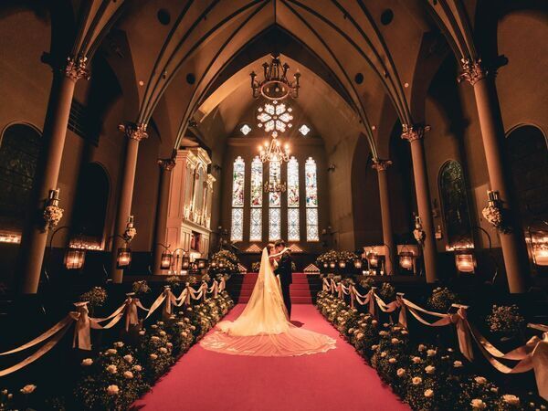 教会・結婚式場の介添えスタッフ・婚礼/挙式/パーティサポートスタッフ　土日祝日のみの仕事 / WワークO.K. / 扶養範囲内勤務O.K. / 主婦（主夫）活躍中 / 宮の森フランセス教会/シニア活躍中