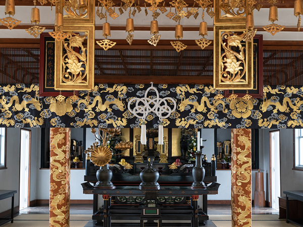 創業120年以上。臨済宗の法衣業界内で圧倒的なシェアを誇る