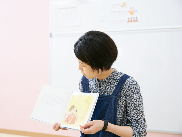 読み聞かせも大切な時間です。