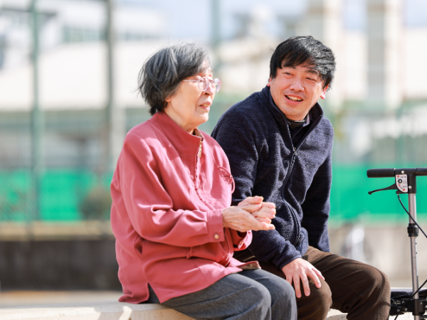 【正社員/介護職/幹部候補】★介護経験不問！未経験から管理職を目指せる！　★年間休日108日　★残業なし　★イベント豊富　★研修制度充実　★手当充実