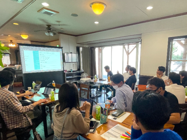 月に1度の会議で、こんな「発表」も…。