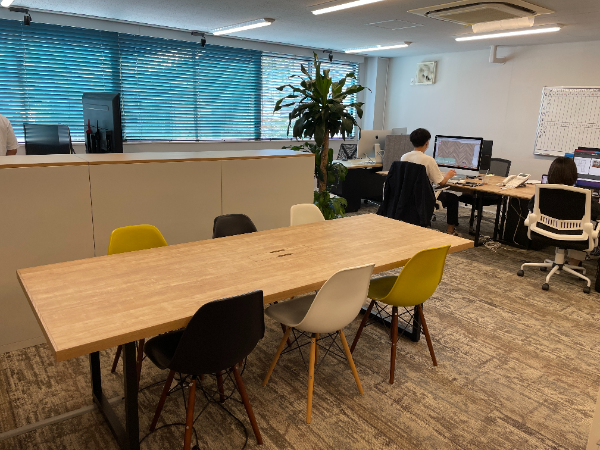 空間デザイン業の会社の【経理事務スタッフ】＊服装・髪型自由　＊土日祝休み　＊年間休日120日以上　＊残業なし 自由な働き方