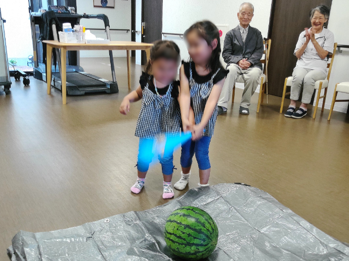 【ザ・テラス奈良上牧】夏の風物詩!スイカ割り大会を開催しました💪🏻