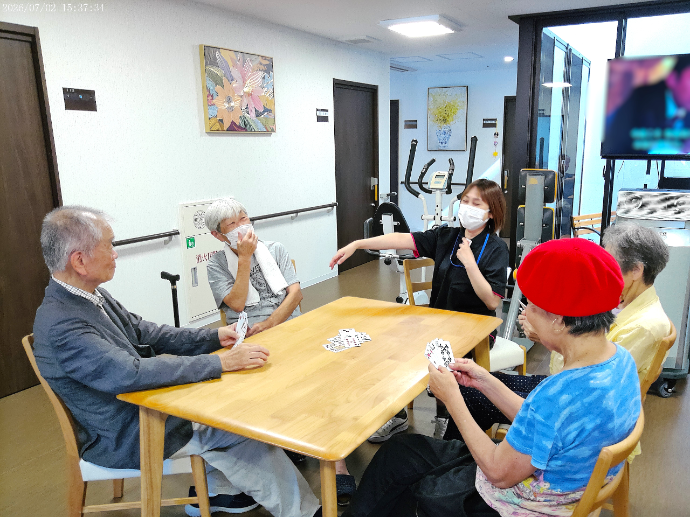 【ザ・テラス奈良上牧】 みんなでババ抜き!笑顔あふれるレクリエーション✨
