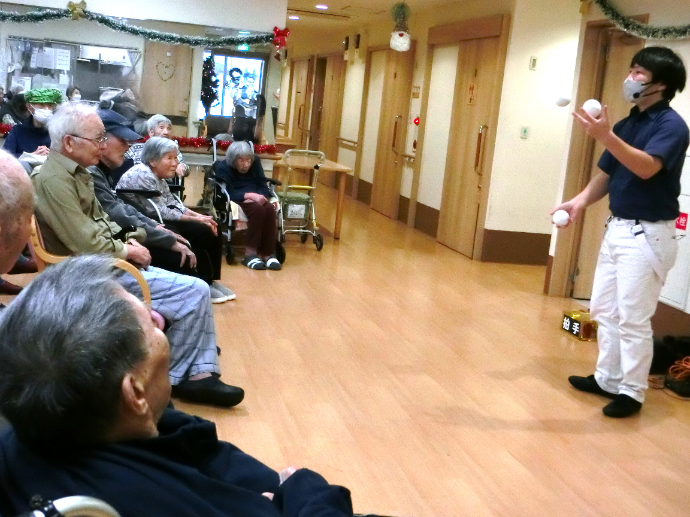 【ナチュラル東大阪】ジャグリングショー♪