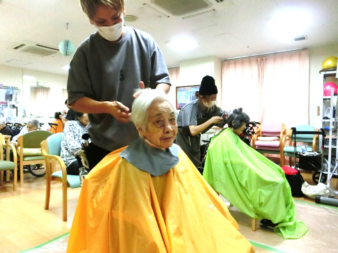 【ナチュラル東大阪】ステキに変身♪訪問理美容！