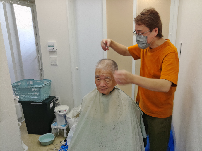 【ザ・テラス奈良上牧】夏の散髪で気分もさっぱり！
