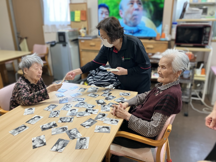 【グループホームナチュラル】トランプ・カルタ遊び