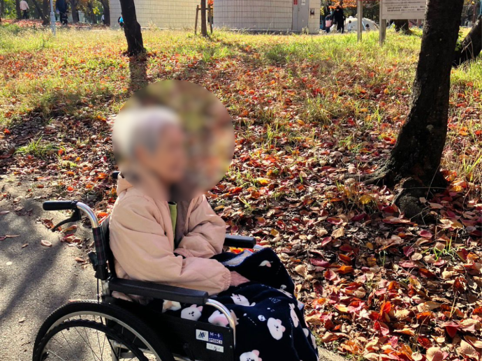 【グループホームナチュラル】紅葉日和のお散歩🍁