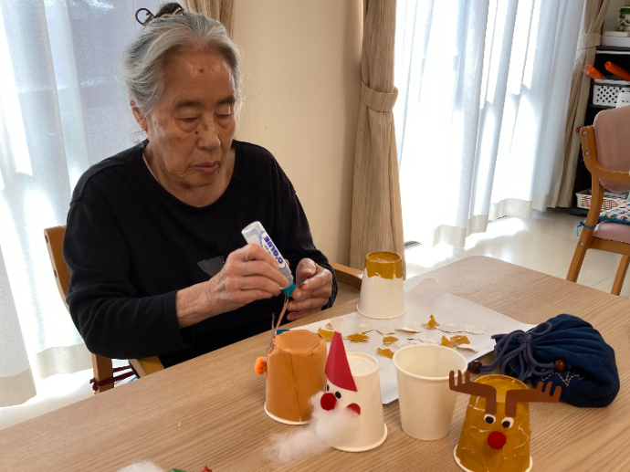 【ナチュラル高槻安満】クリスマスの装飾作り