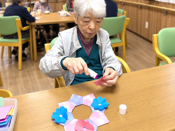 【ザ・テラス学園富雄】 秋を彩るコスモスリース作り🌸✨