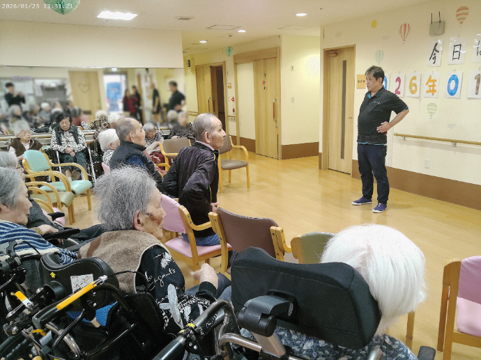 【ナチュラル東大阪】体操で今日も元気に!