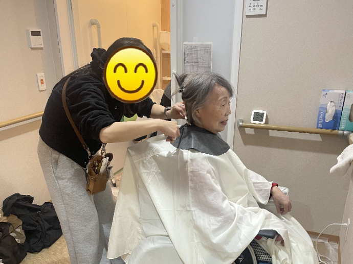 【ザ・テラス学園富雄】 訪問理美容でスッキリ素敵に✨