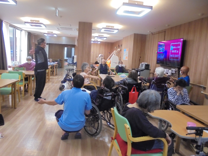 【ザ・テラス学園富雄】秋を感じて敬老の日支度