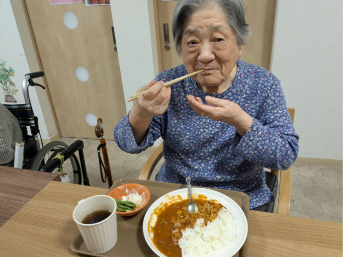 【紬】優しい味わいで笑顔に~健康を考えたトマトカレー🍅~