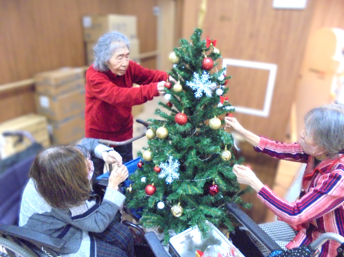 【ザ・テラス学園富雄】 気分も上がる♬ 🎄ツリー飾り🎄