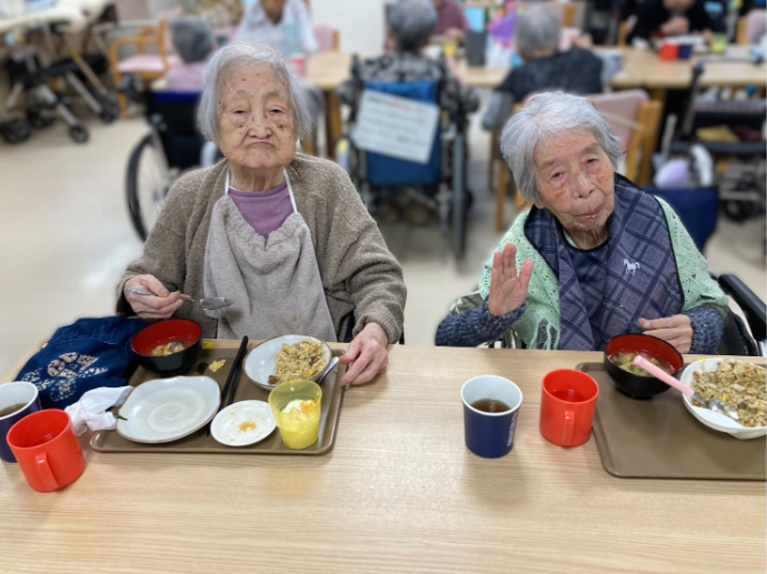 【ナチュラル高槻安満】中華を楽しむ利用者様のご様子🥟🍂