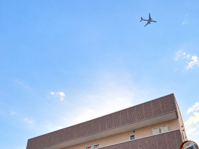【ナチュラル東大阪】秋空に飛行機を発見!