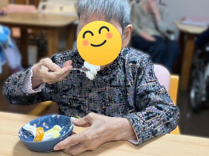 【グループホームナチュラル】おいしい時間おすそ分け🍣🍰