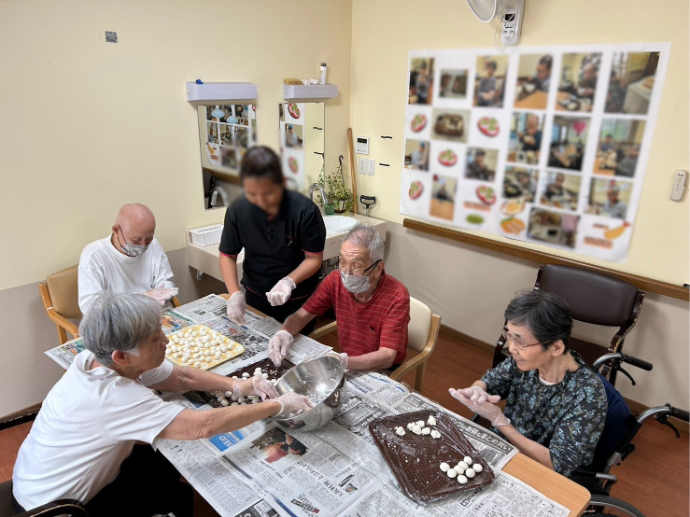 【ナチュラル西脇3号館】みんなでコロコロ!みたらし団子🍡