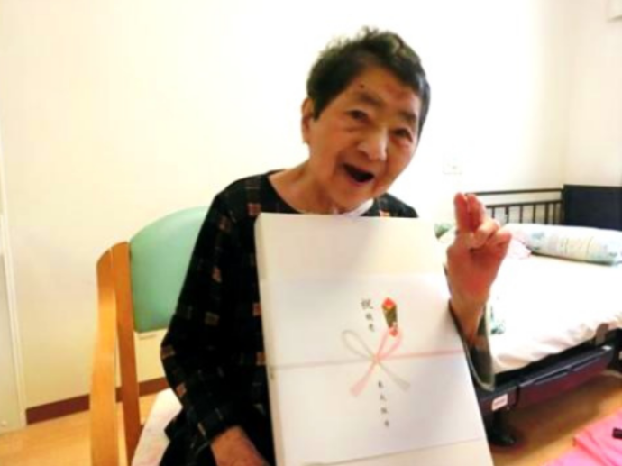 【ナチュラル東大阪】敬老の日「白寿のお祝い」