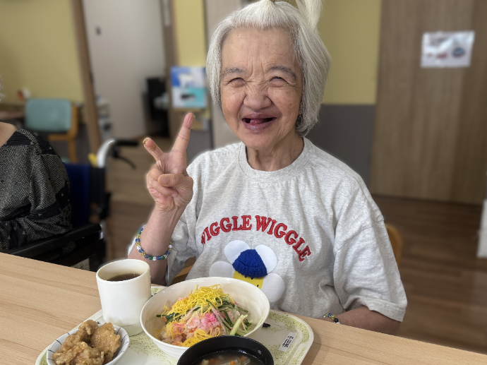 【ナチュラル西脇1号館】彩り鮮やか!ちらし寿司の食事レク