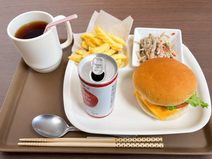 【ナチュラル西脇3号館】みんなでハンバーガー作りを楽しみました♪