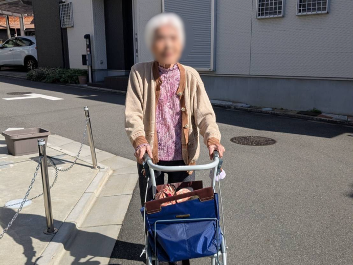 【ナチュラル高槻安満】103歳H様、青空の下で気持ちよく