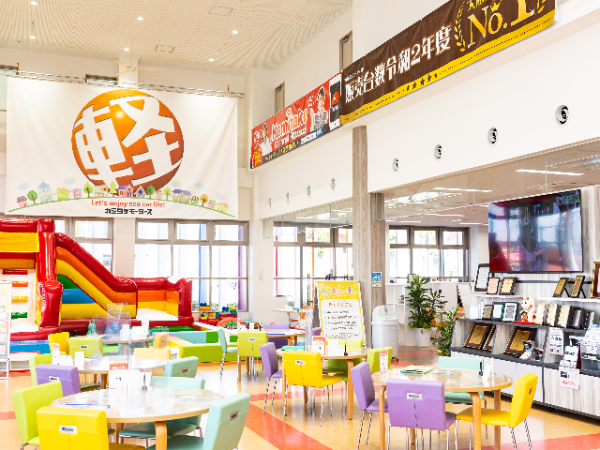 綺麗で広々した店内