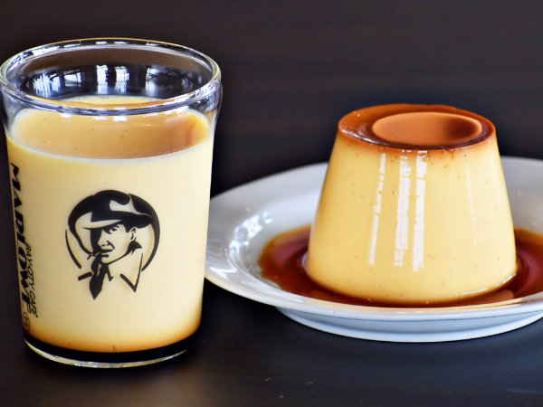 お客様に愛されるマーロウの
手作り焼きビーカープリン