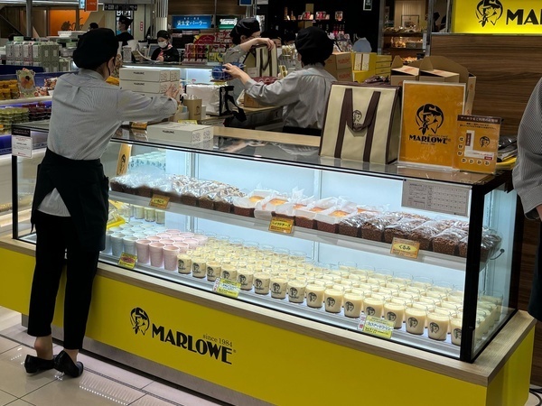 チームワークで
みんなで楽しく働きましょう！