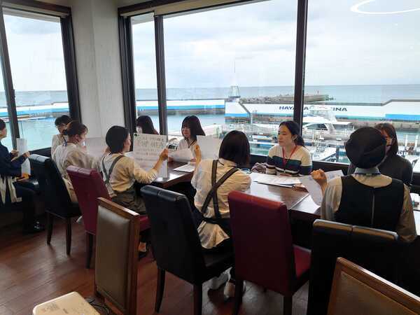 内定者懇親会の様子
先輩社員と新入社員でお互いにシェア!